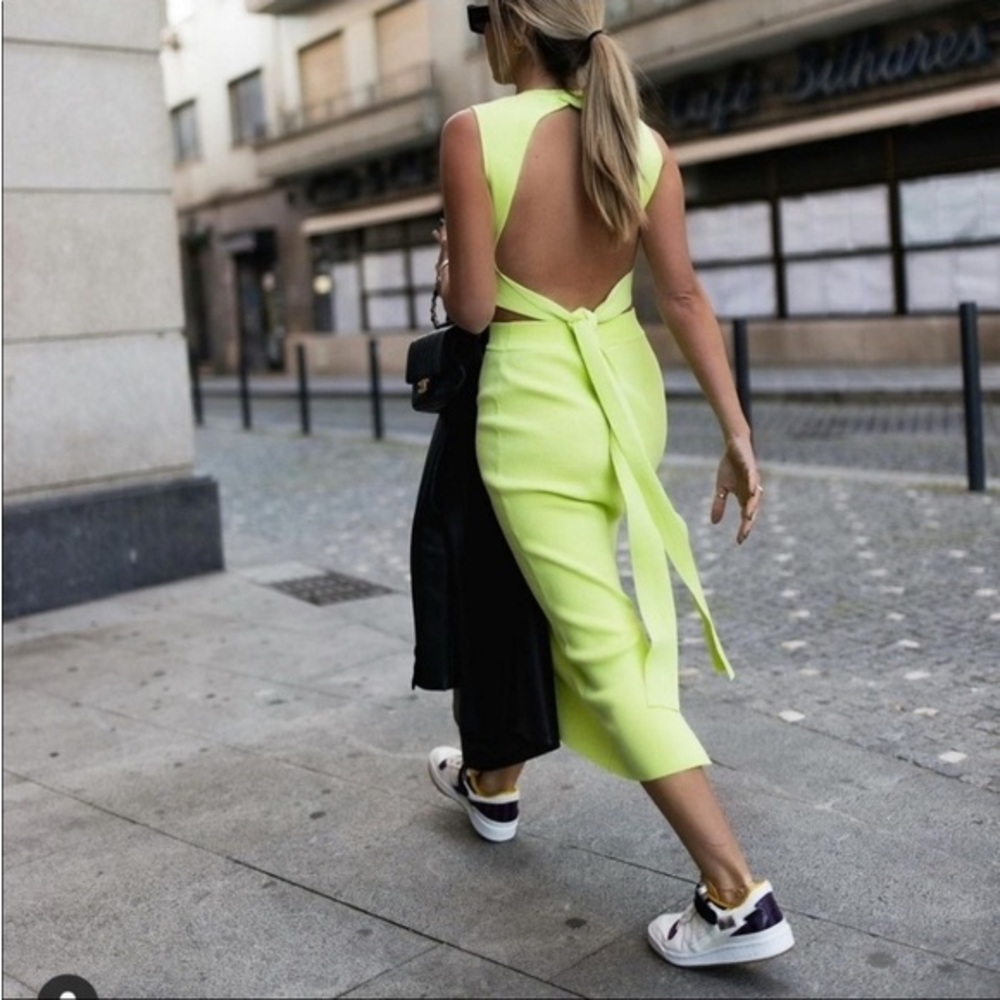 Zara Ribbed Knit Crop Top - Picture 2 of 5
